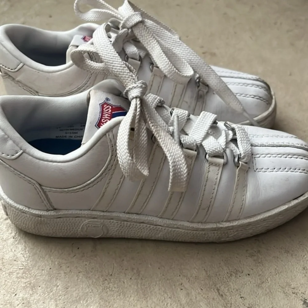 K-Swiss‎ classic kids leather white kids athletic shoes size 11